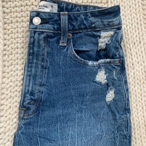 Abercrombie Mom Jean - Medium Destroyed - Size 26R(2)